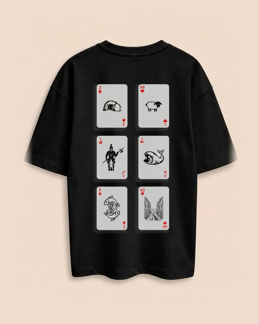 Camiseta Cartas, color negra, vista de espalda