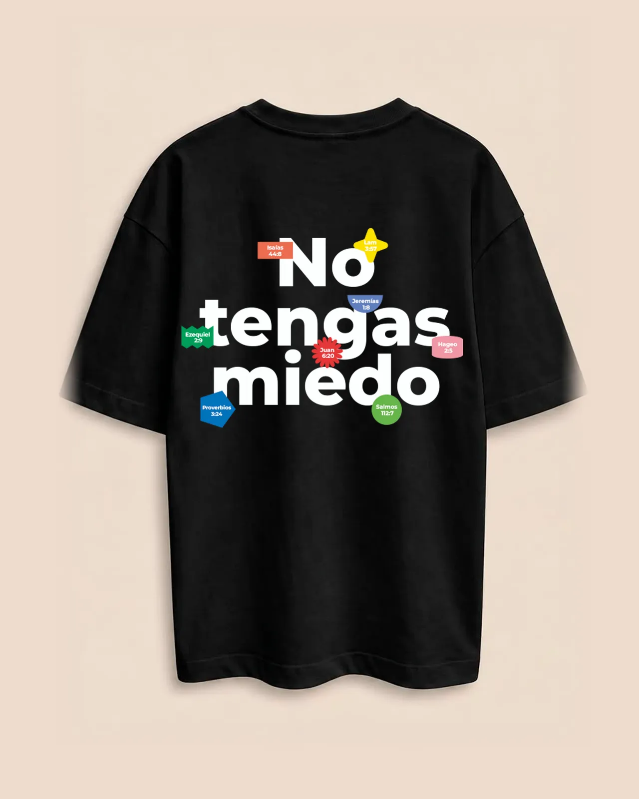 Camiseta No tengas miedo, color negra, vista de espalda