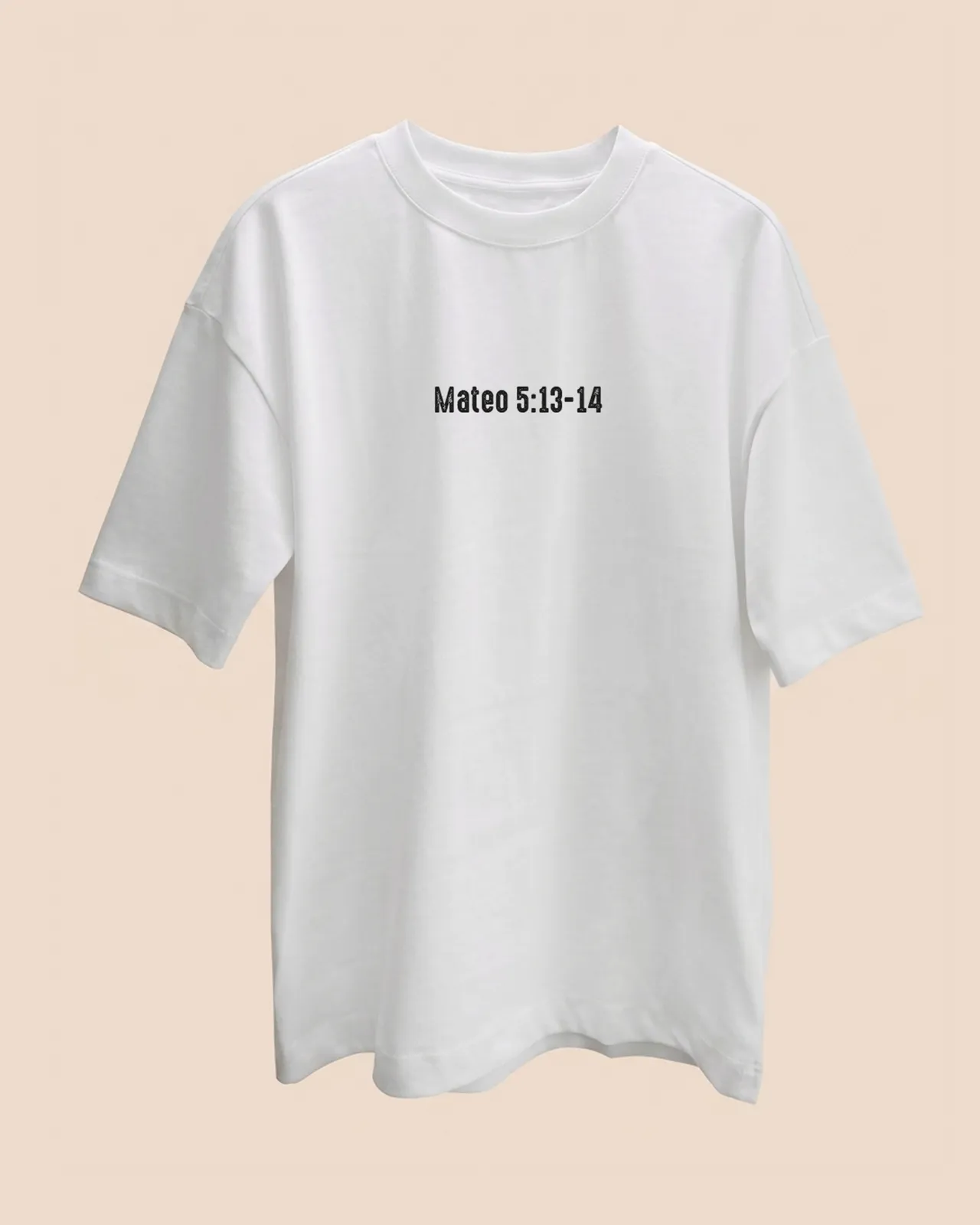 Camiseta Soy sal y luz, color blanca, vista de frente